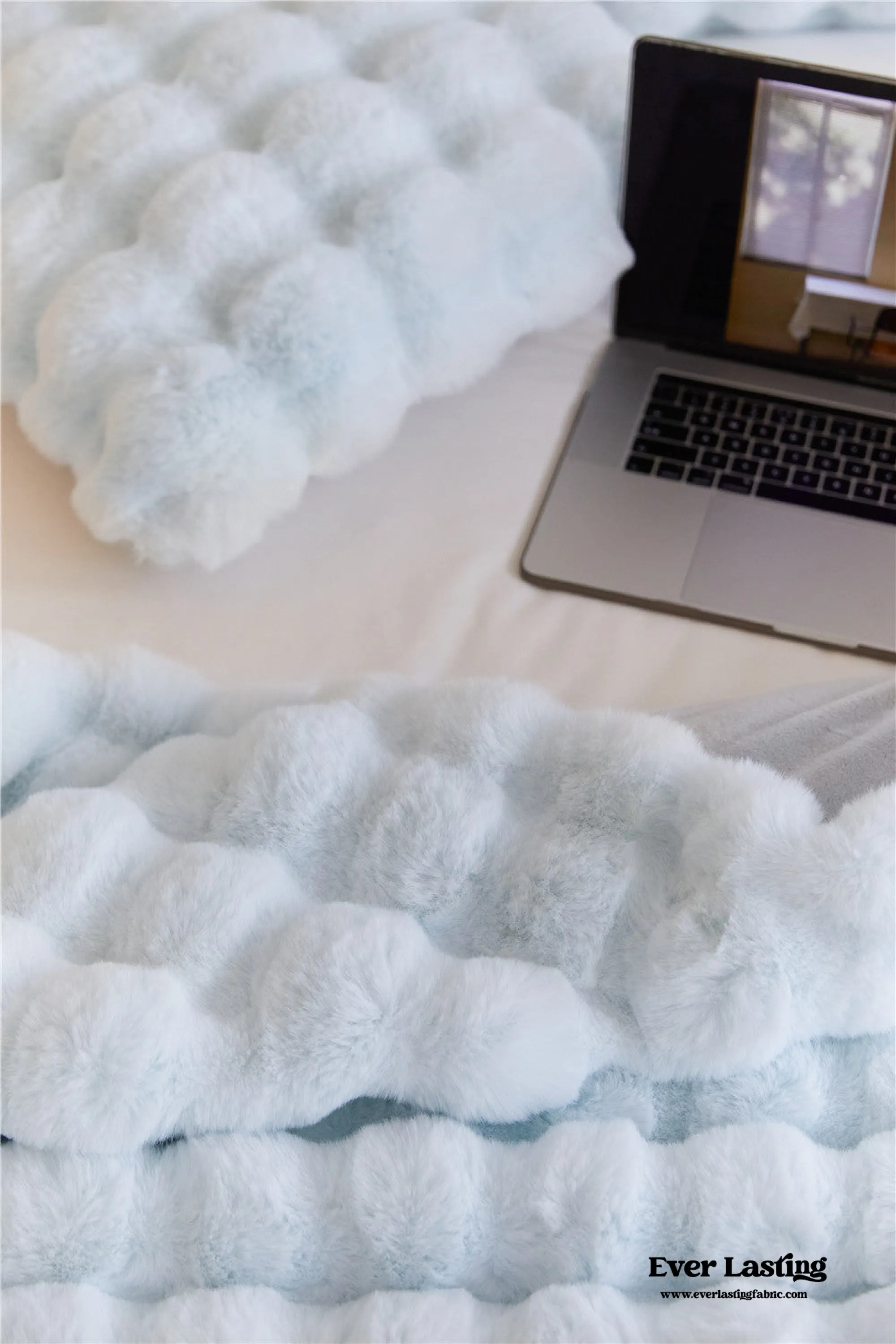 Fluffy Plush Throw Blanket / Blue