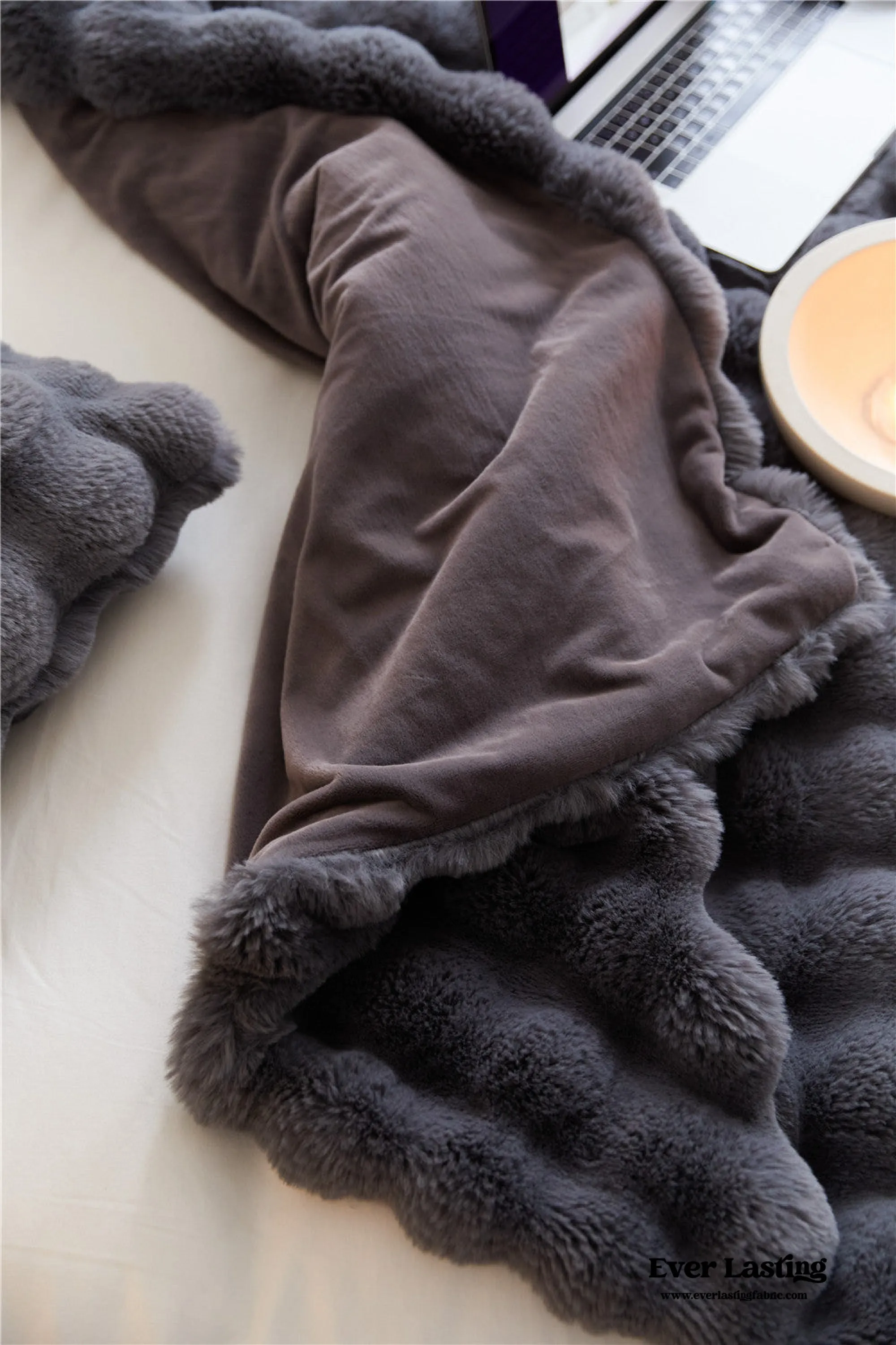 Fluffy Plush Throw Blanket / Blue